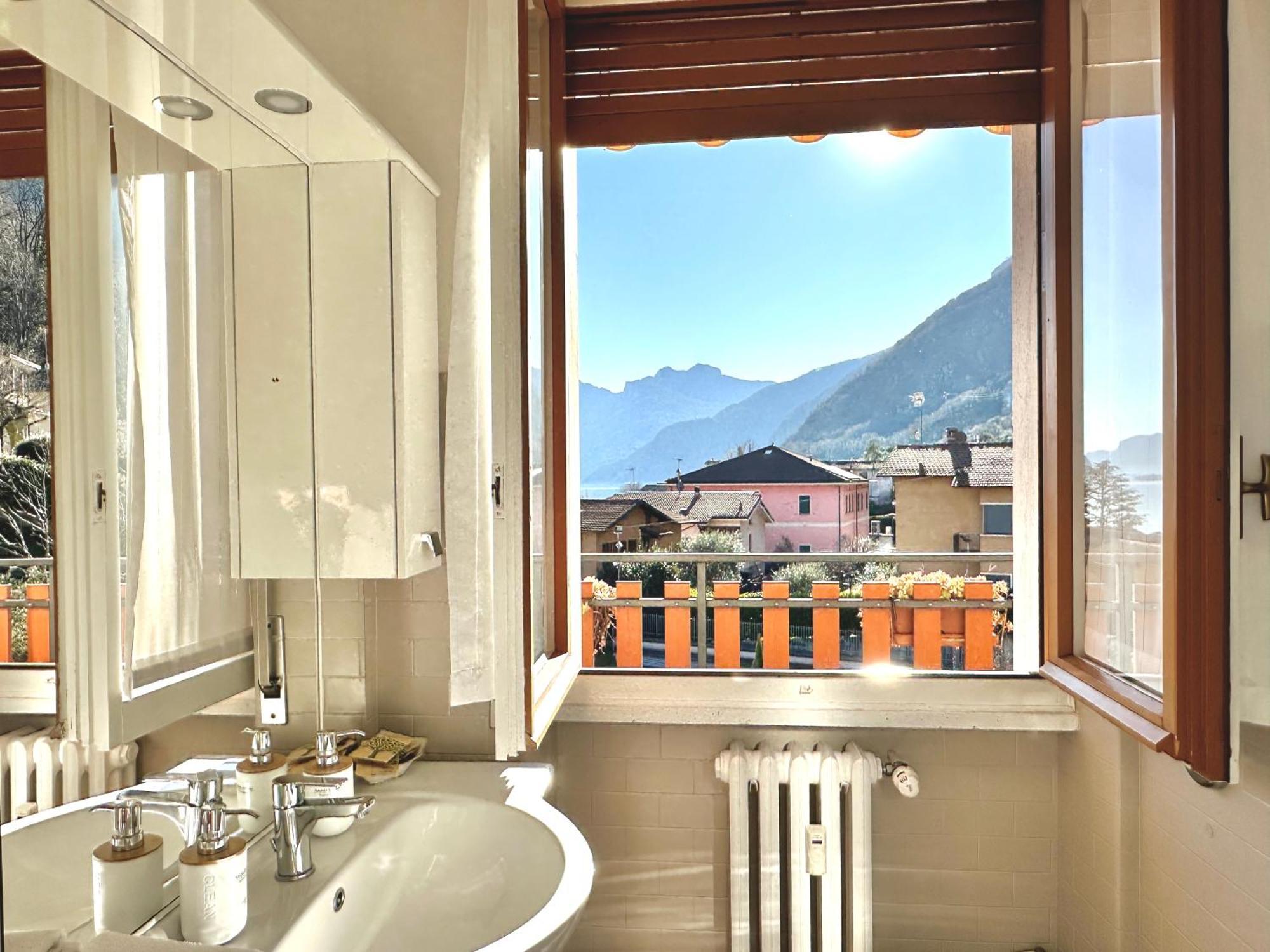 Lake View Apartment - Parking Included Oliveto Lario Kültér fotó
