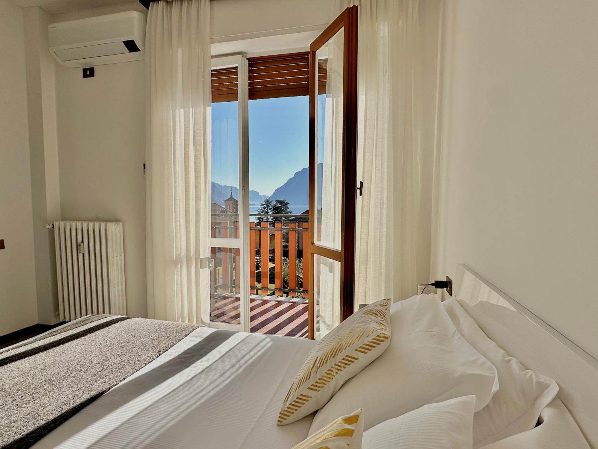 Lake View Apartment - Parking Included Oliveto Lario Kültér fotó